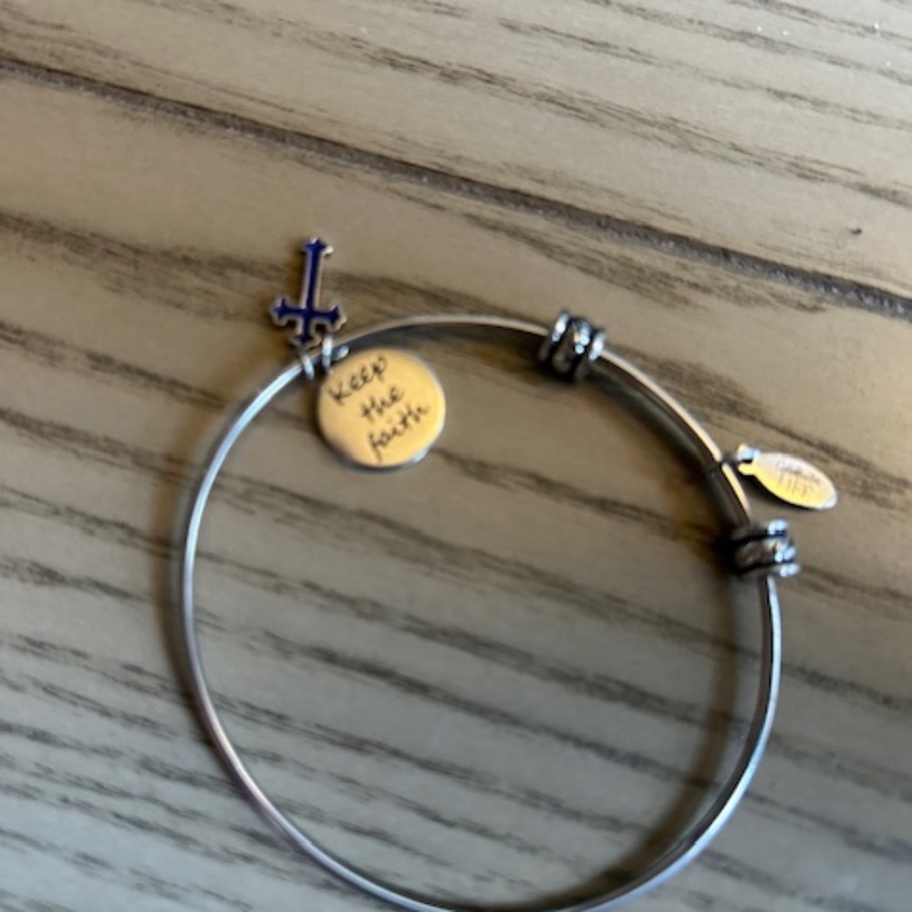 2 Hallmark bracelets - Picture 3 of 5